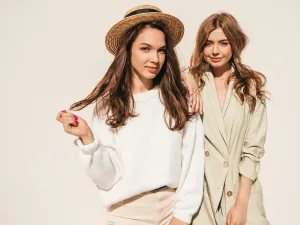 Jak ubrania basic łączą wygodę i kobiecość